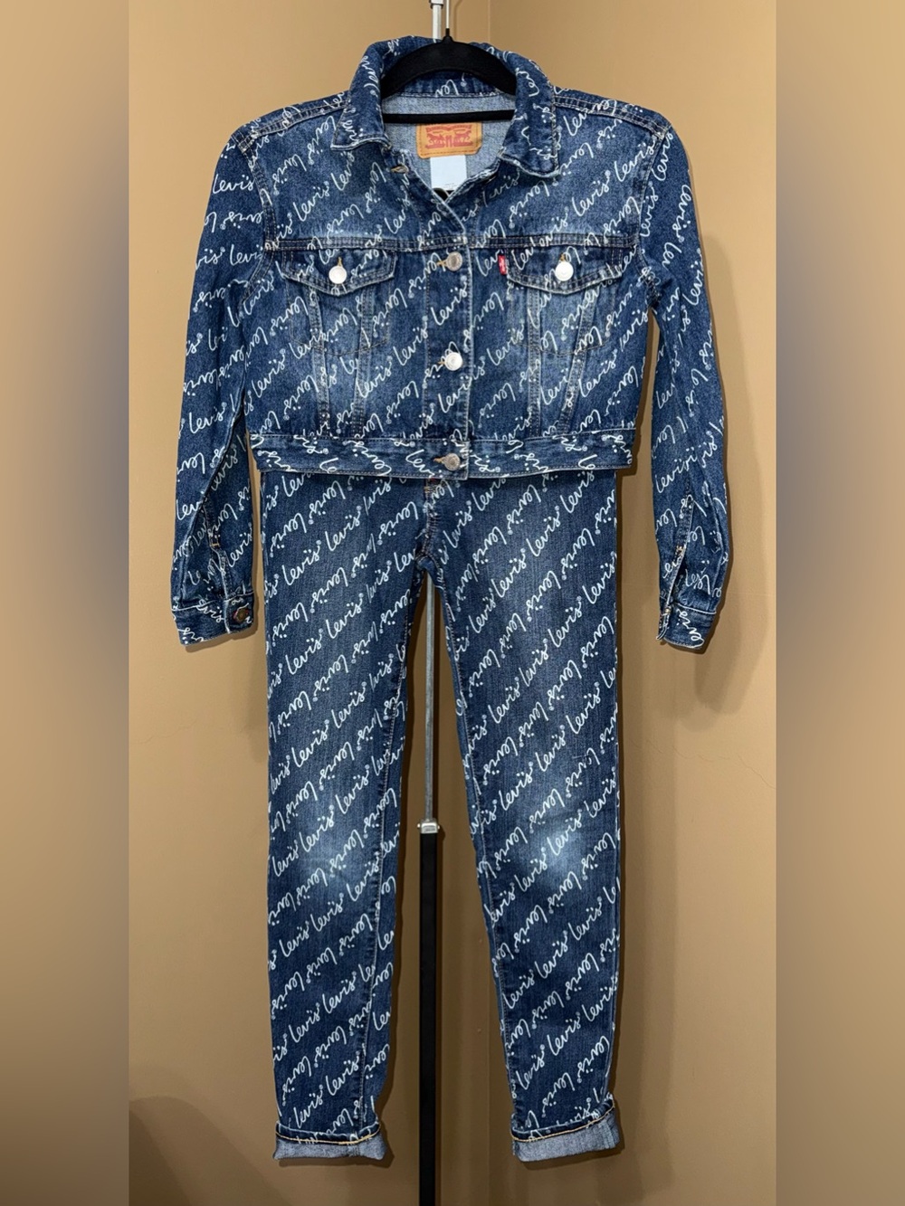 LEVIS Blue Allover Logo Denim Jean Set for Kids. Size 12 Reg.